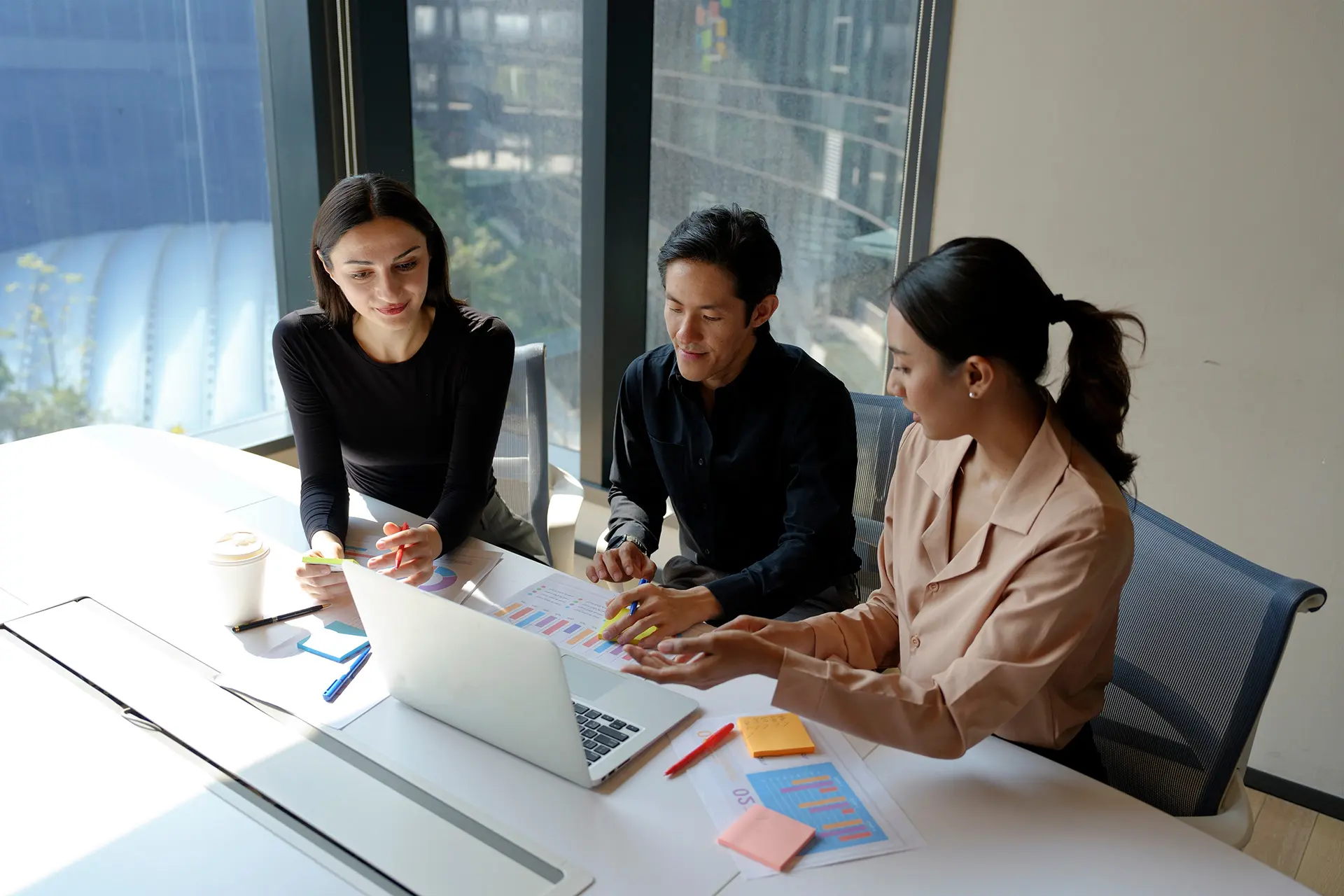 Employer team collaborating on international hiring strategy